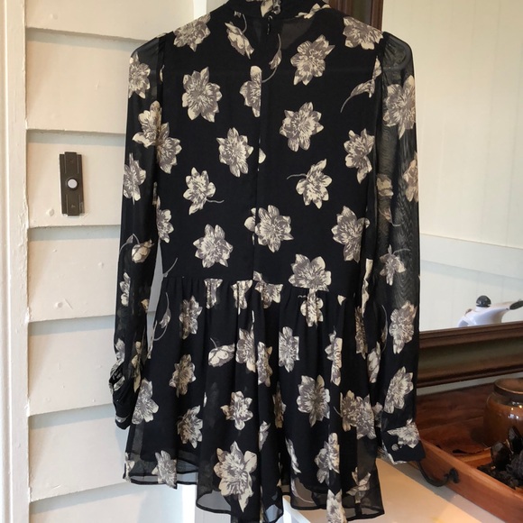 Adorable! Top shop romper - Picture 2 of 2